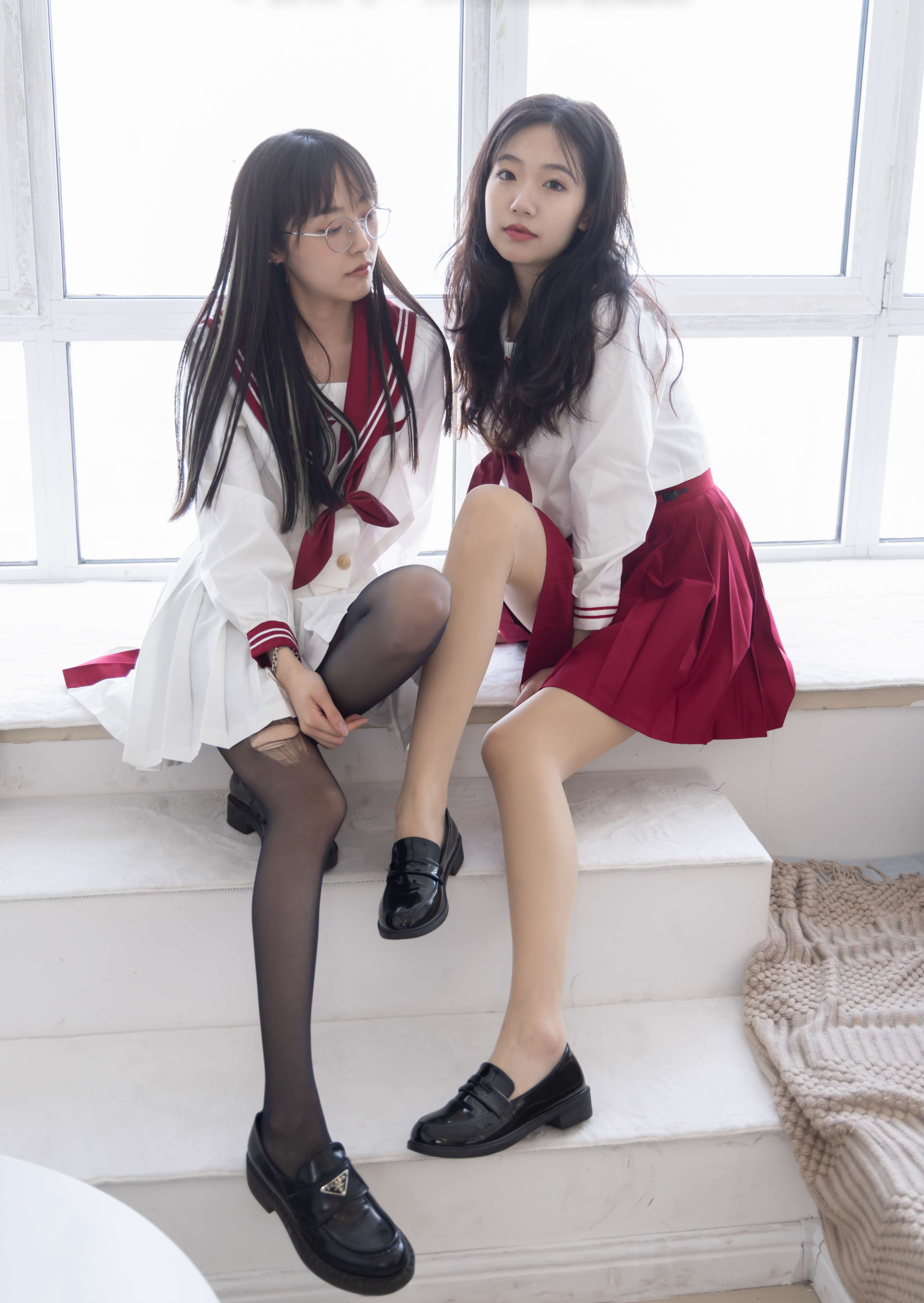 《小甜豆稚予-三双皮鞋、板鞋の丝脚丫》作品图