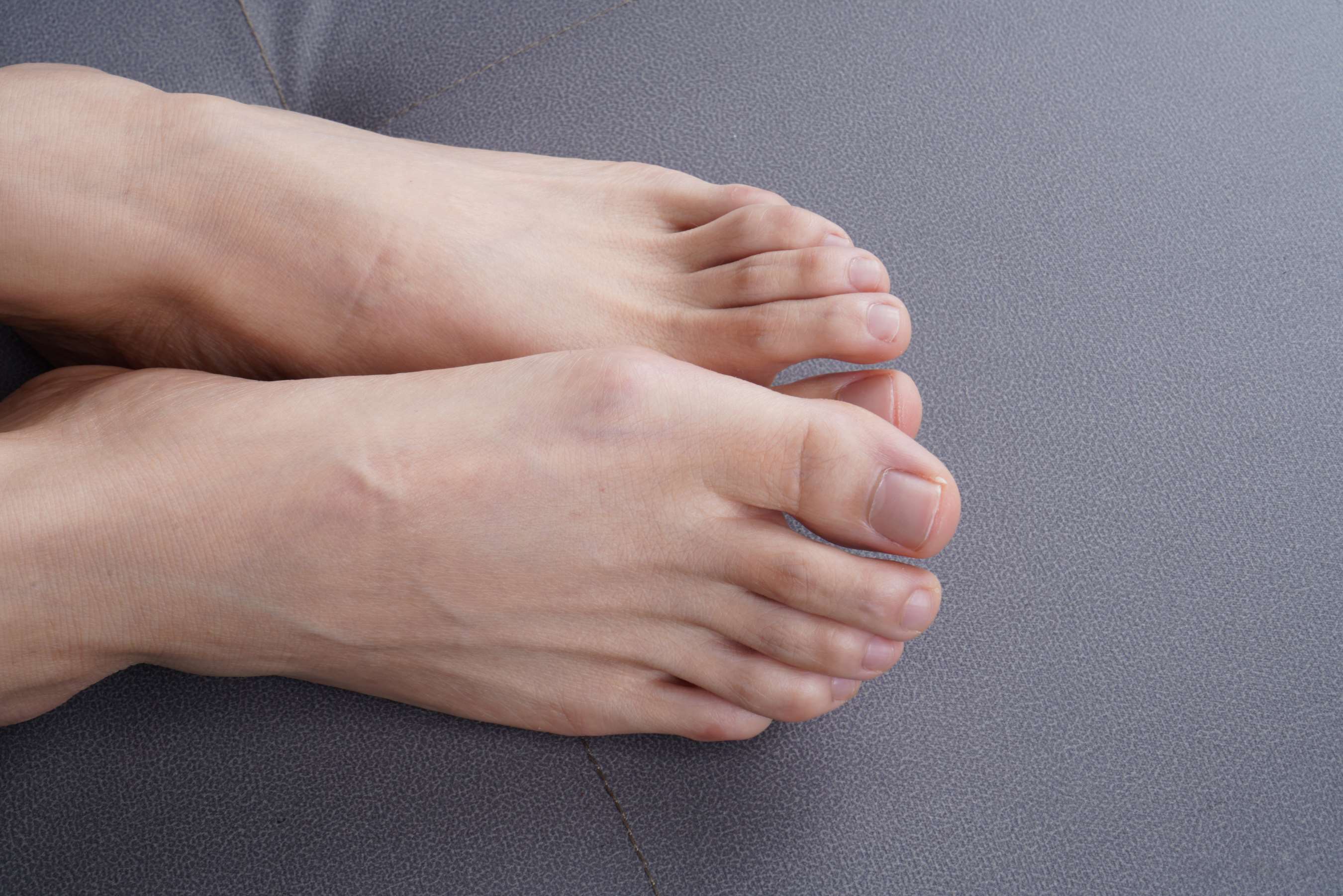 《嘉敏的37码修长脚丫》作品图