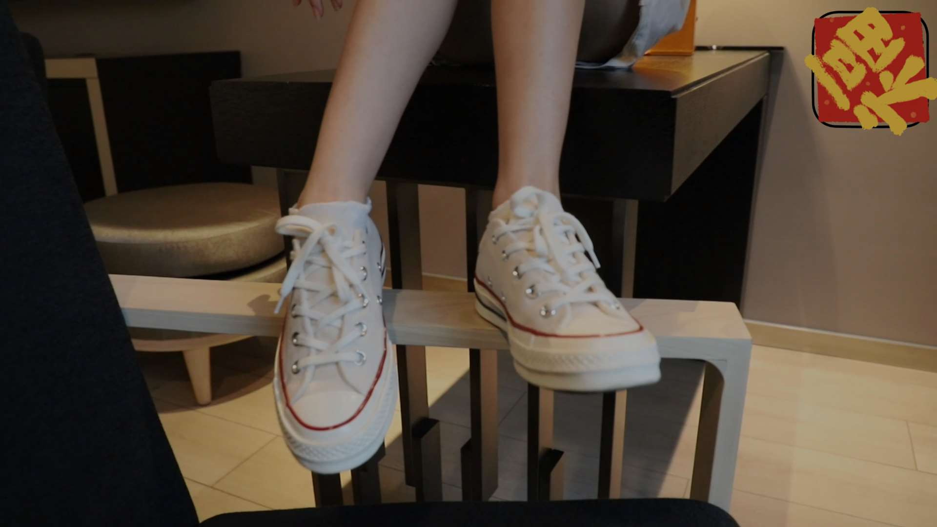 《[视频]少女帆布鞋の棉袜脚丫》作品图