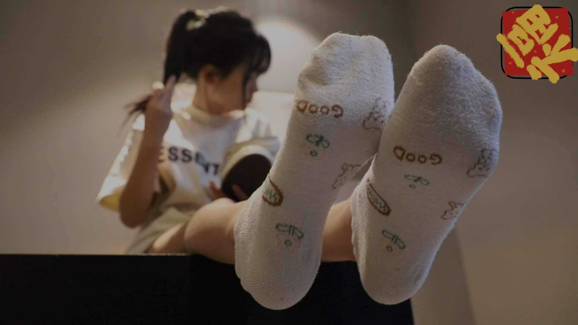 《[视频]少女帆布鞋の棉袜脚丫》作品图