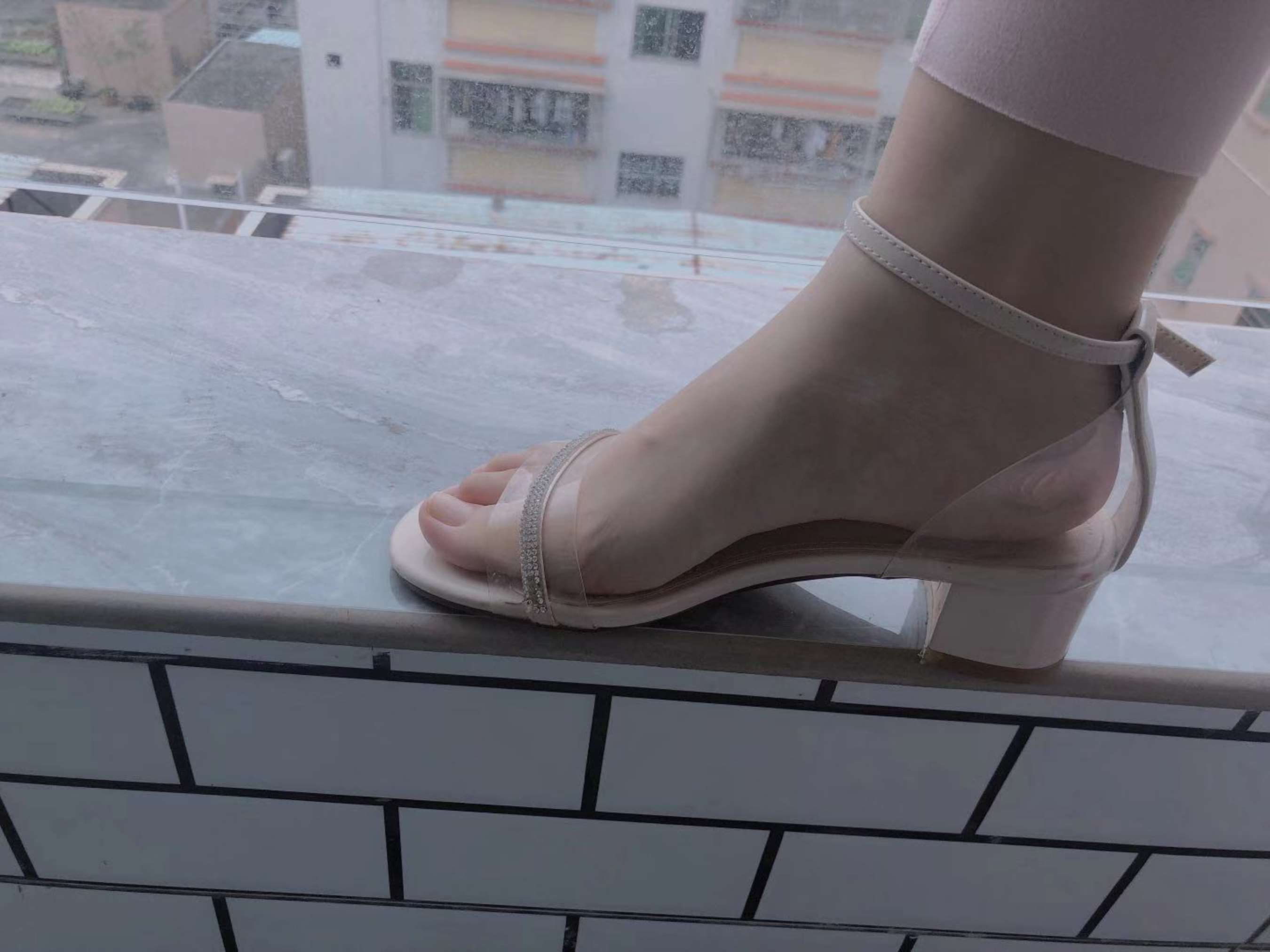 《晓晓旅馆脱丝袜展脚丫》作品图