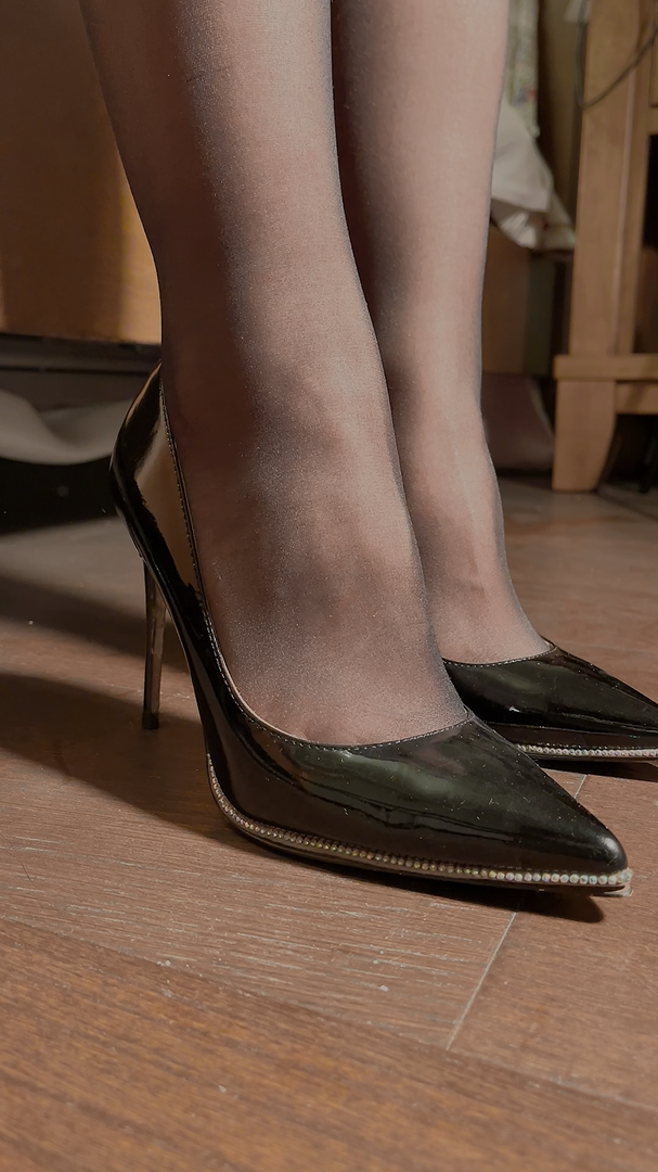 《[视频]颜颜高跟丝足》作品图