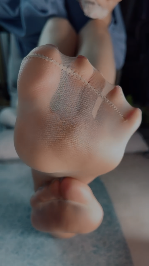 《[视频]直播女神颜颜展丝足》作品图