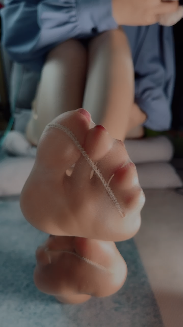 《[视频]直播女神颜颜展丝足》作品图