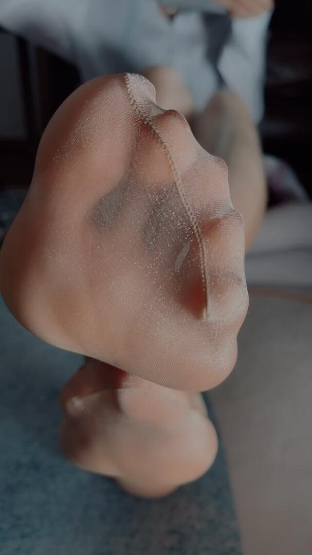 《[视频]直播女神颜颜肉丝jiojio》作品图