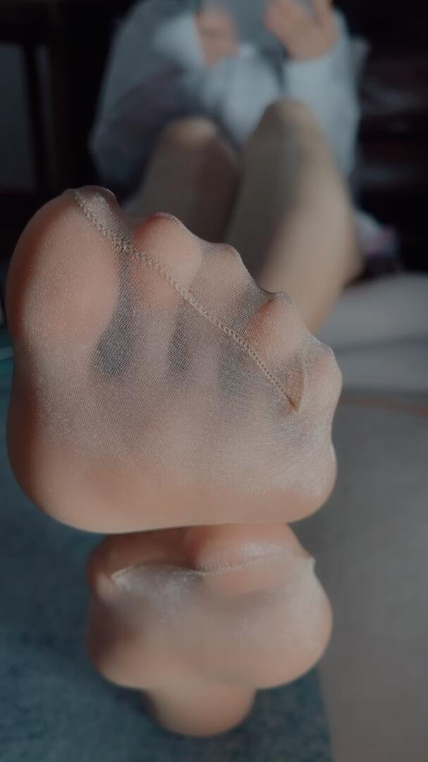 《[视频]直播女神颜颜肉丝jiojio》作品图