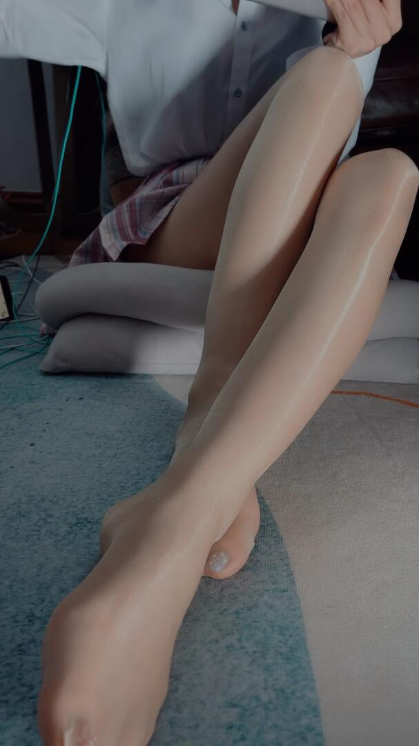 《[视频]直播女神颜颜肉丝jiojio》作品图