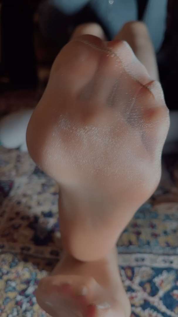 《[视频]直播女神颜颜肉丝足》作品图