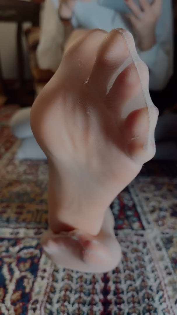 《[视频]直播女神颜颜肉丝足第二部》作品图