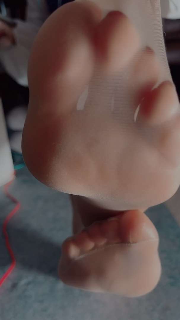 《[视频]直播女神颜颜肉丝足第三部》作品图