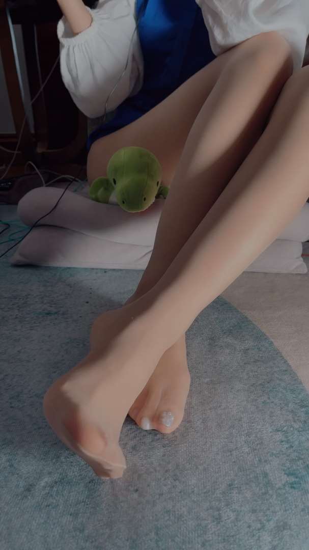 《[视频]直播女神颜颜肉丝足第三部》作品图