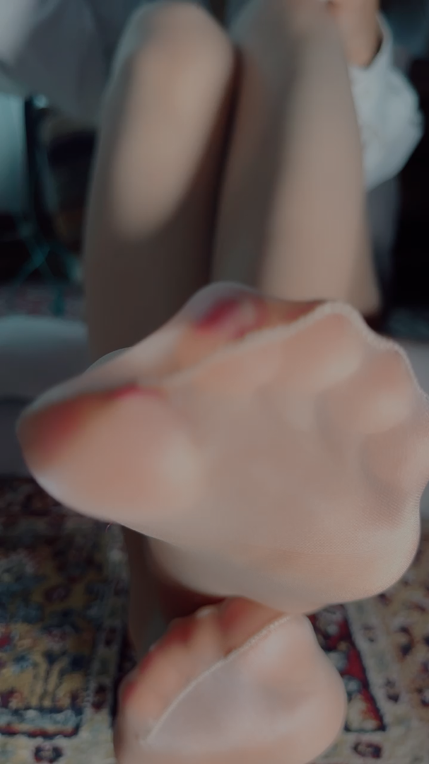 《[视频]直播女神颜颜肉丝足第四部》作品图