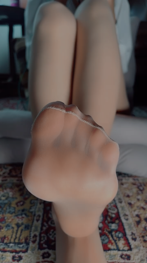 《[视频]直播女神颜颜肉丝足第四部》作品图