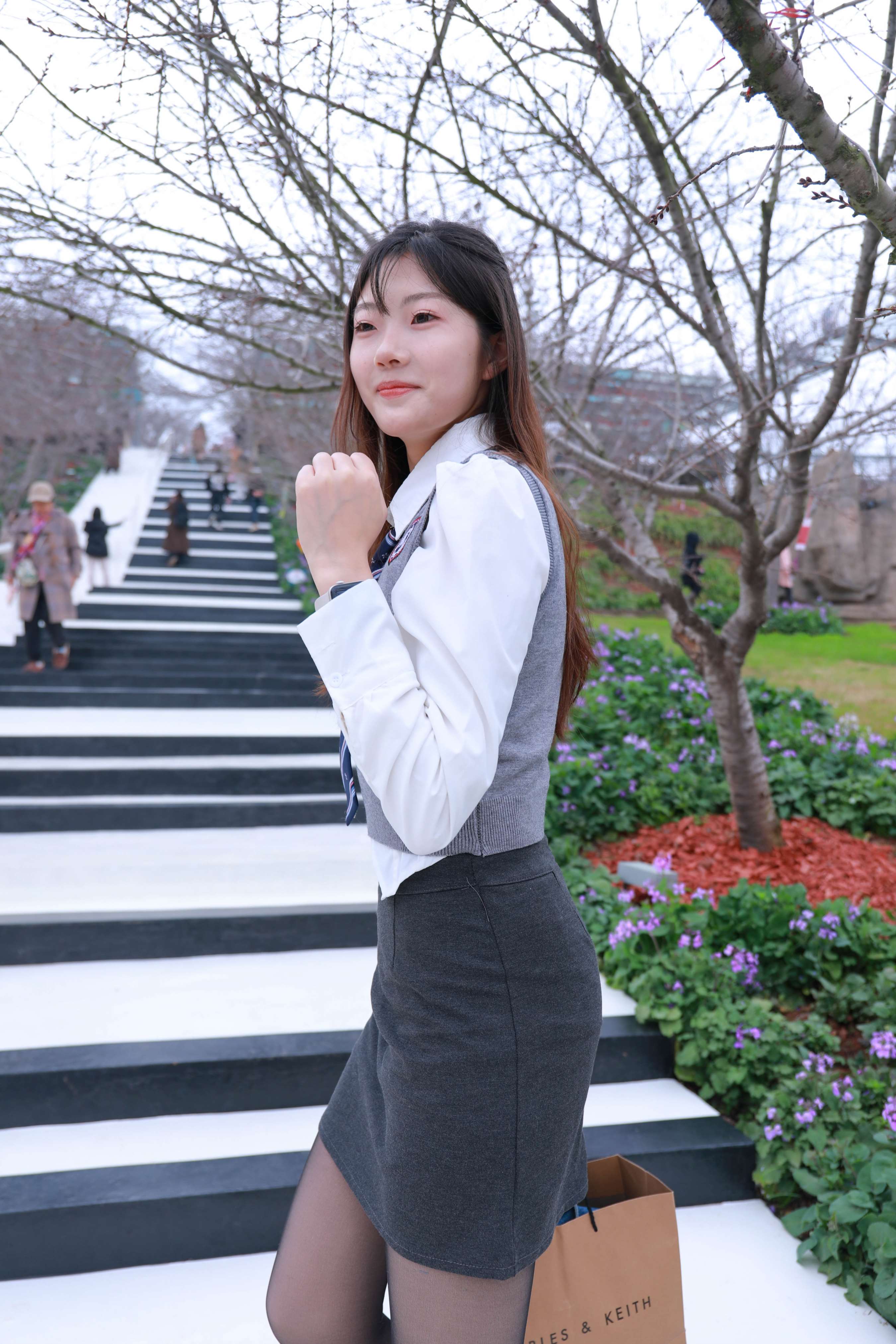 《小天职业装踏青》作品图