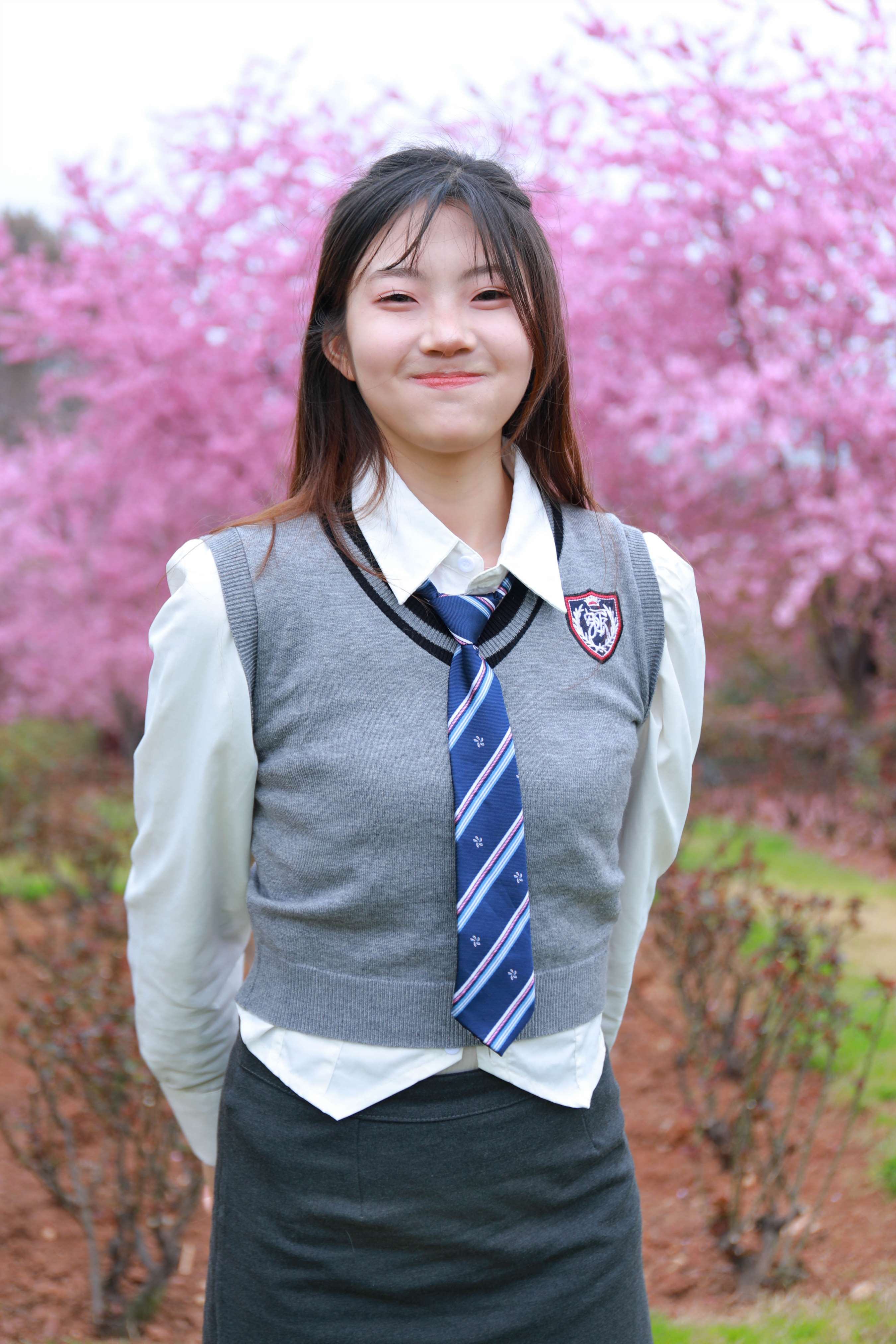 《小天职业装踏青》作品图