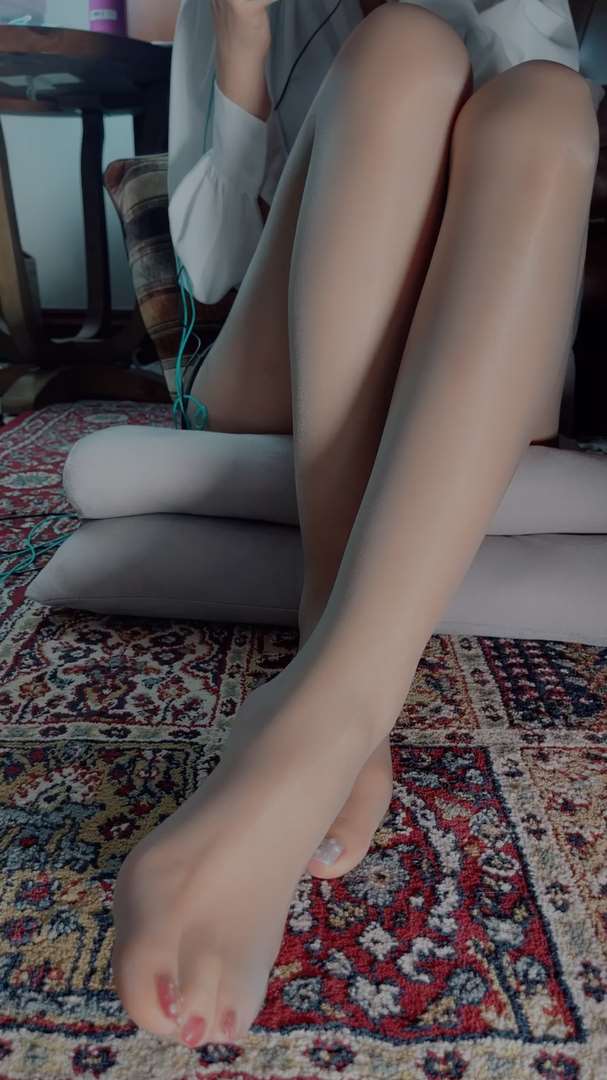 《[视频]直播女神颜颜肉丝足第五部》作品图