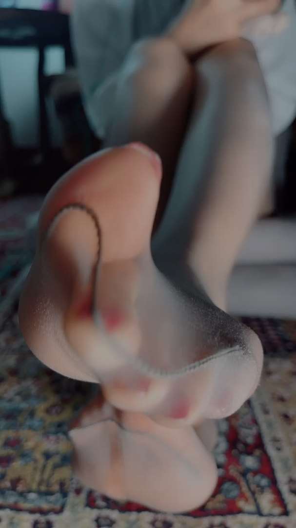 《[视频]直播女神颜颜肉丝足第五部》作品图