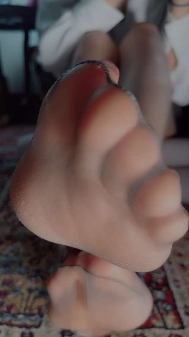 《[视频]直播女神颜颜肉丝足第五部》作品图