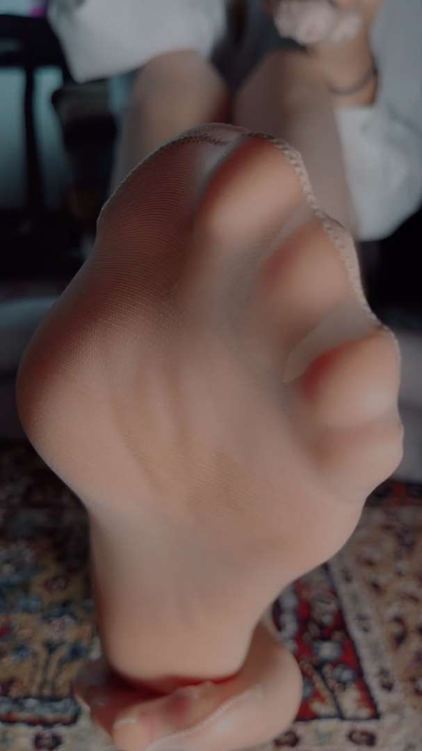 《[视频]直播女神颜颜肉丝足第六部》作品图