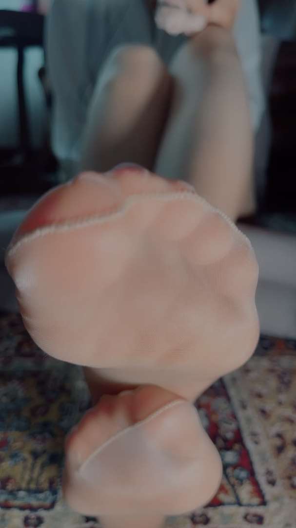 《[视频]直播女神颜颜肉丝足第六部》作品图