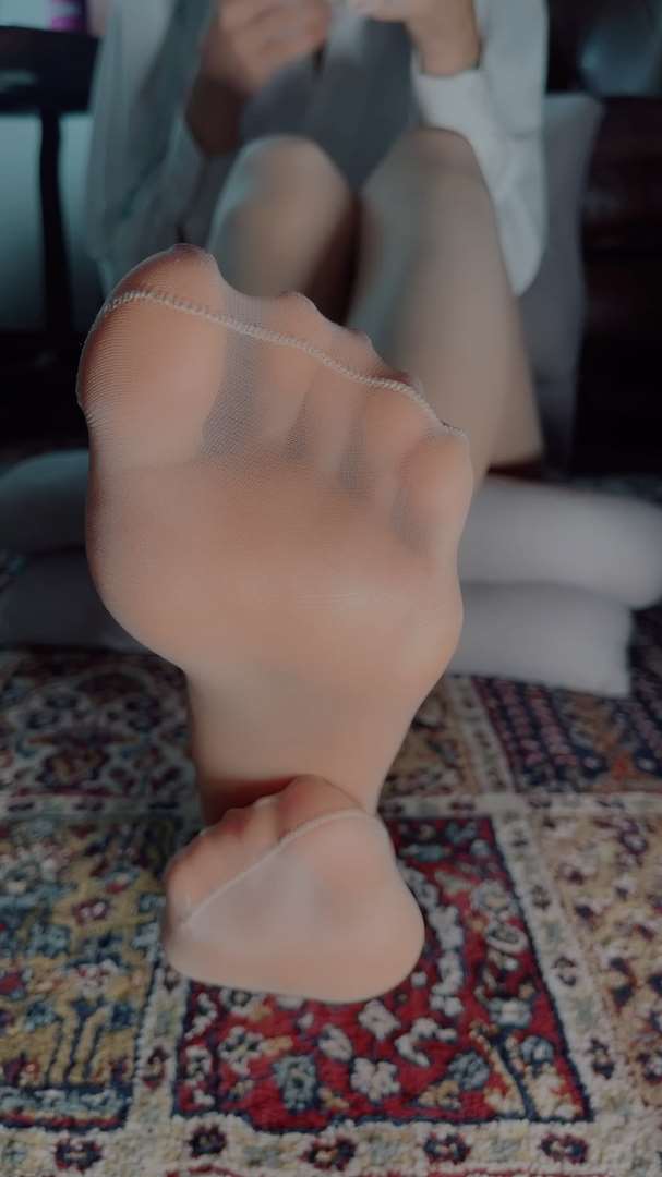 《[视频]直播女神颜颜肉丝足第六部》作品图