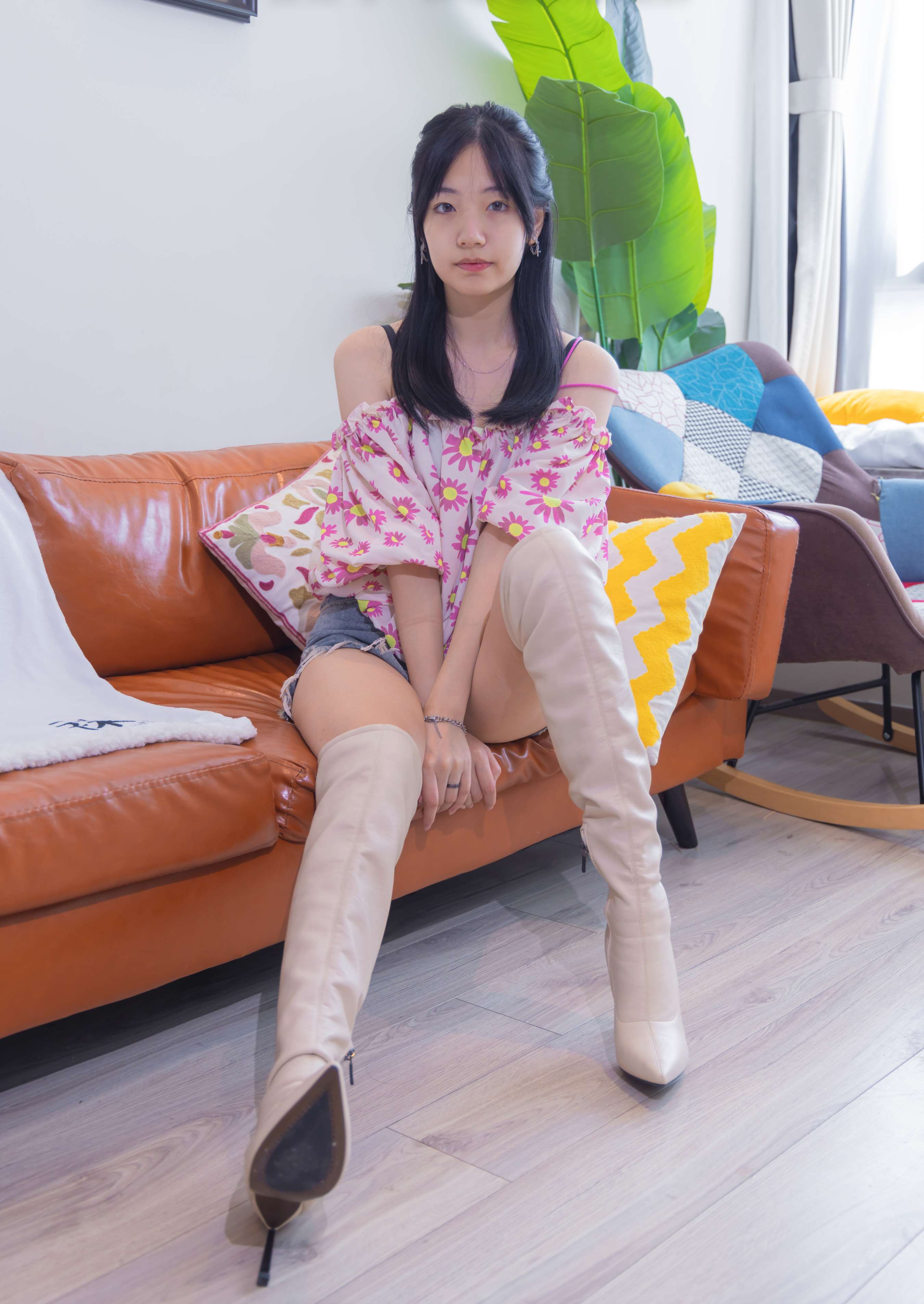 《小甜豆-白棉袜の裸足》作品图