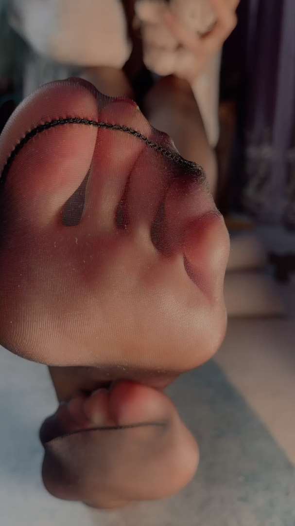 《[视频]直播女神颜颜黑丝足》作品图