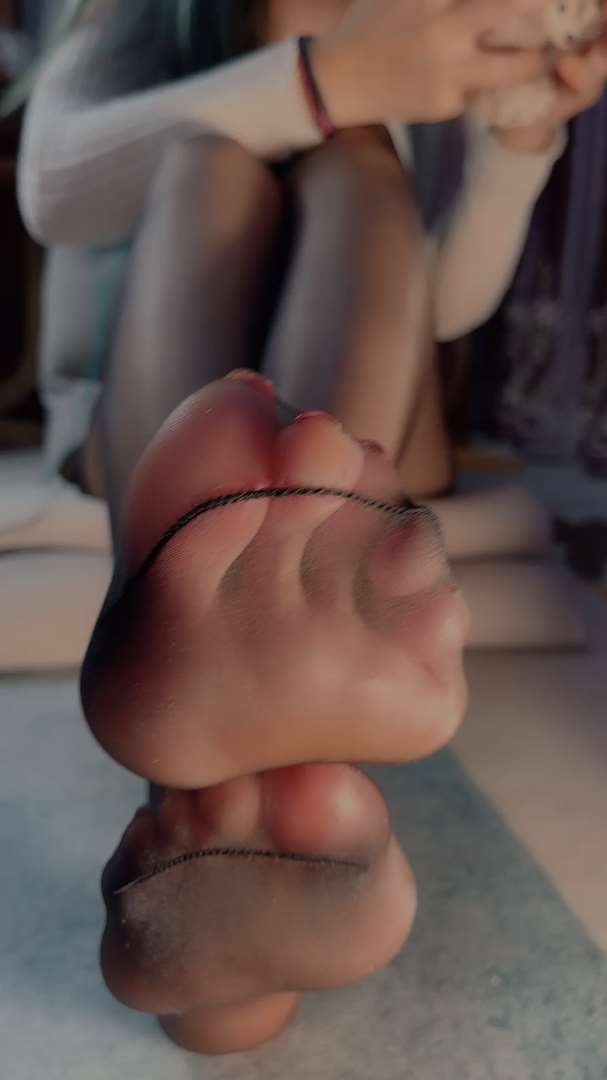 《[视频]直播女神颜颜黑丝足》作品图