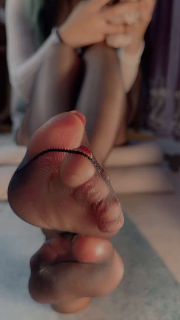 《[视频]直播女神颜颜黑丝足》作品图