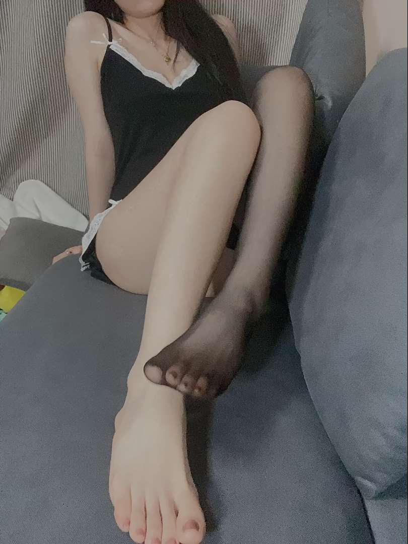 《[视频]直播女神@沐儿黑丝の嫩足》作品图