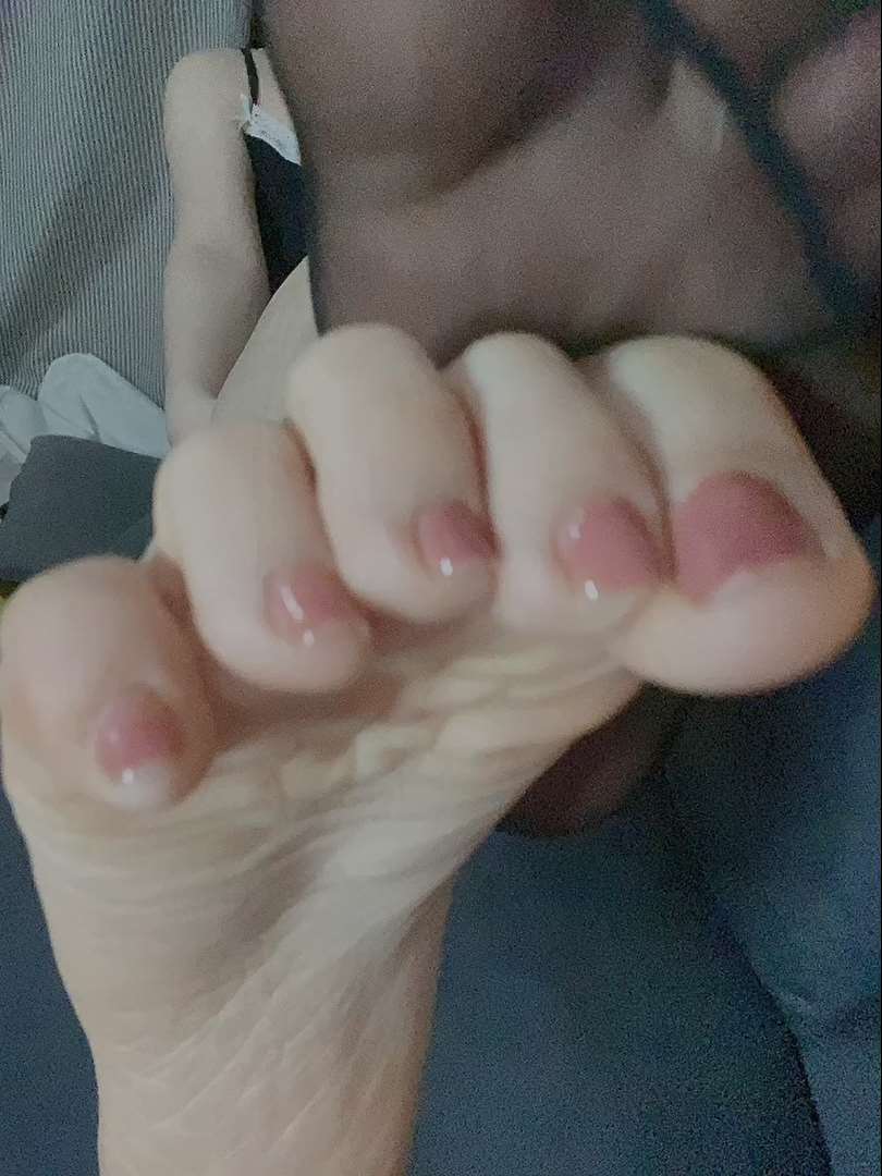 《[视频]直播女神@沐儿黑丝の嫩足》作品图