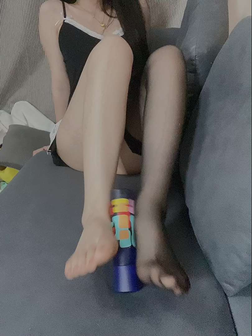 《[视频]直播女神@沐儿黑丝の嫩足》作品图