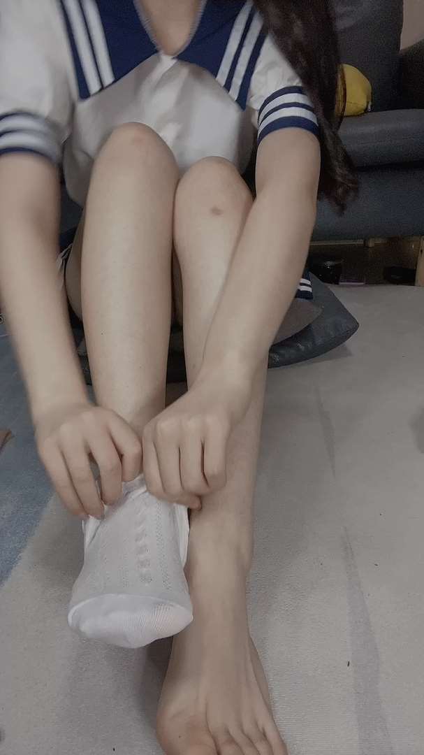 《[视频]直播女神@沐儿JK制服の白棉袜》作品图