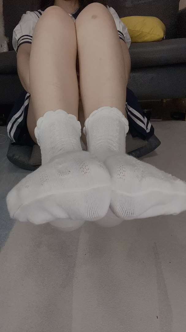 《[视频]直播女神@沐儿JK制服の白棉袜》作品图