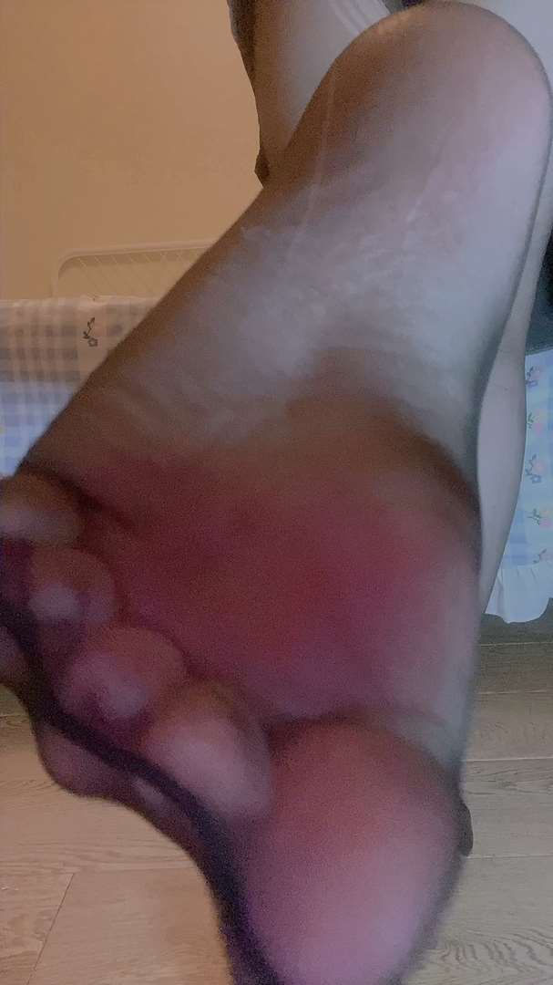 《[视频]直播女神@沐儿穿黑丝》作品图