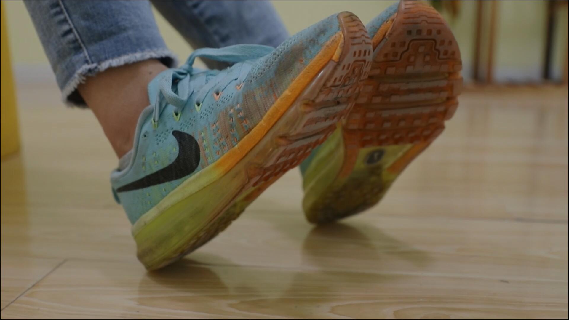 《[视频]少女牛仔の棉袜脚丫》作品图