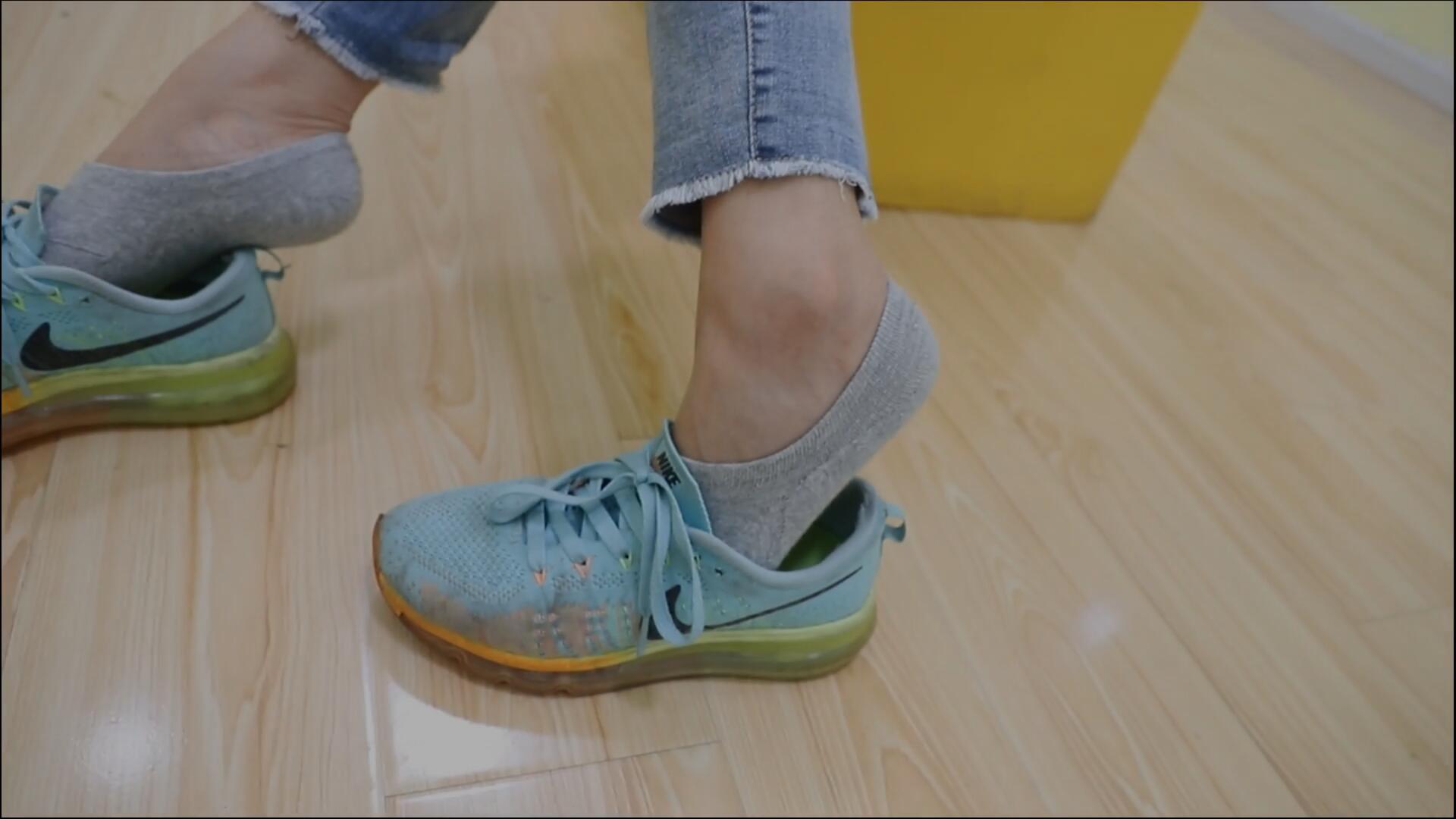 《[视频]少女牛仔の棉袜脚丫》作品图