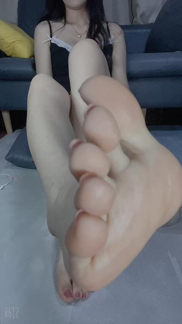 《[视频]直播女神@沐儿睡衣の丝足》作品图