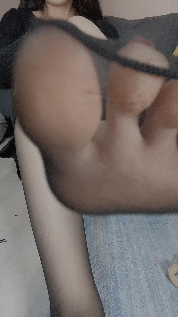 《[视频]直播女神@沐儿嫩足穿薄丝》作品图