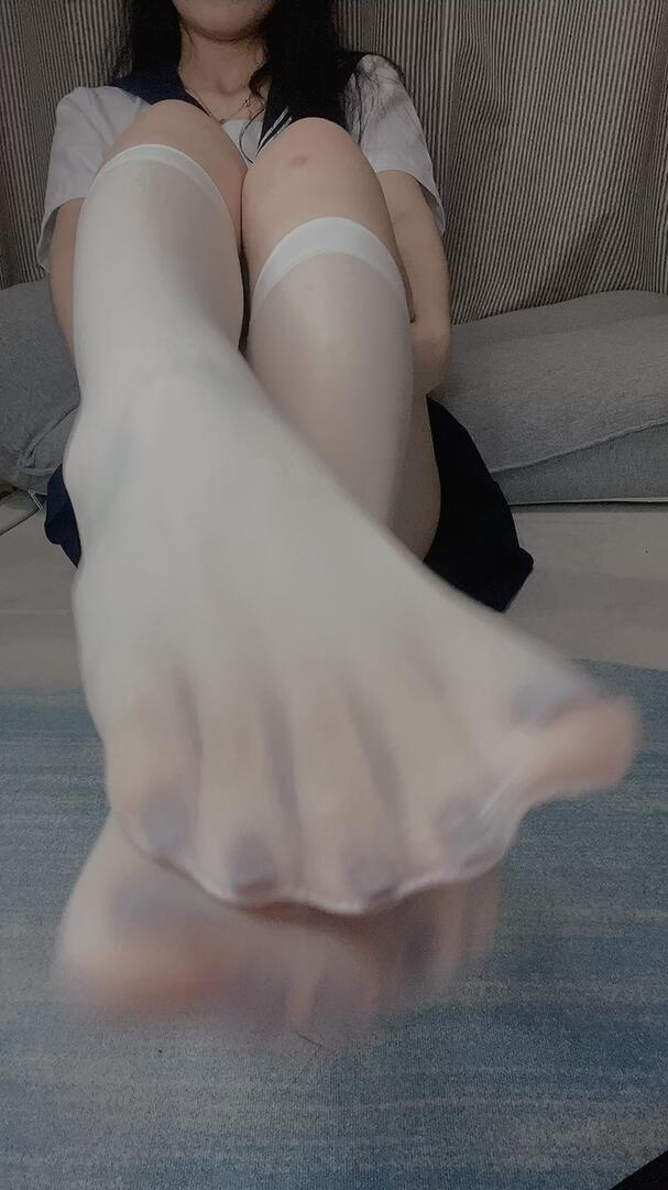 《[视频]直播女神@沐儿校服白丝》作品图