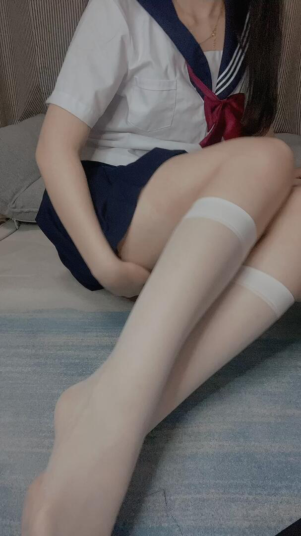 《[视频]直播女神@沐儿校服白丝》作品图