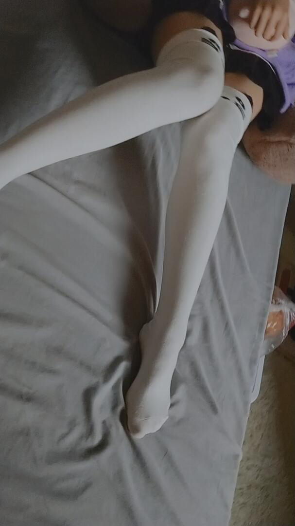 《[视频]妹妹的白丝白袜脚》作品图