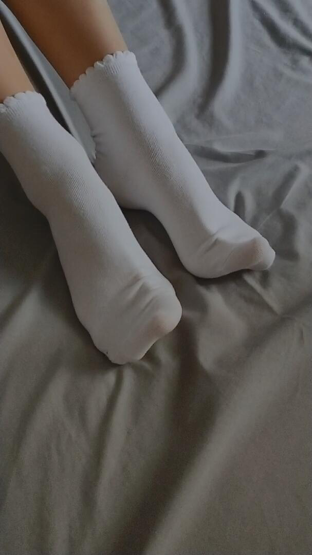 《[视频]妹妹的白丝白袜脚》作品图