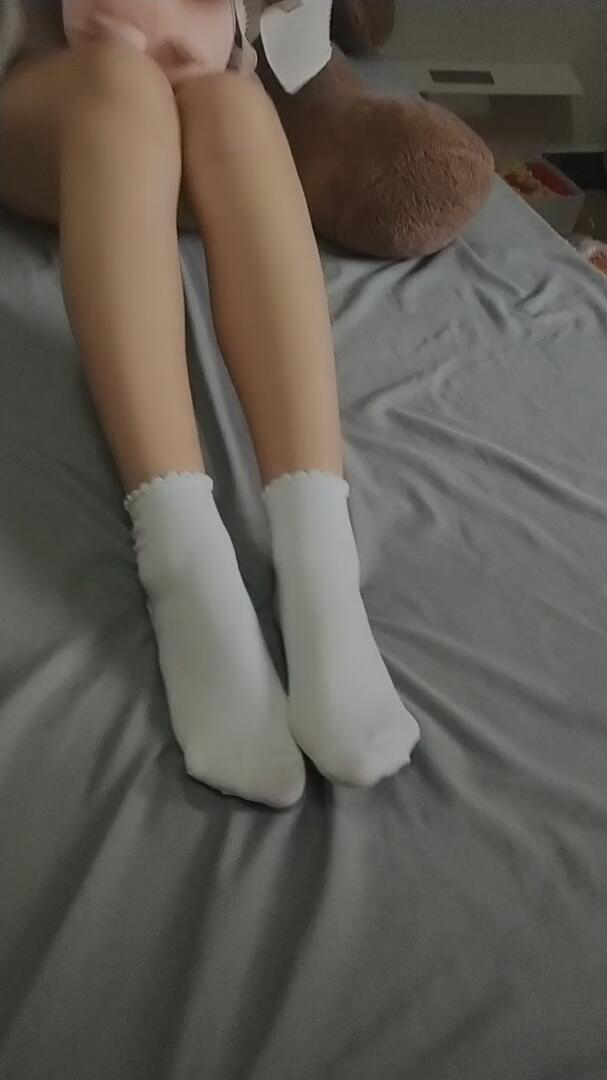 《[视频]妹妹的白丝白袜脚第二套》作品图