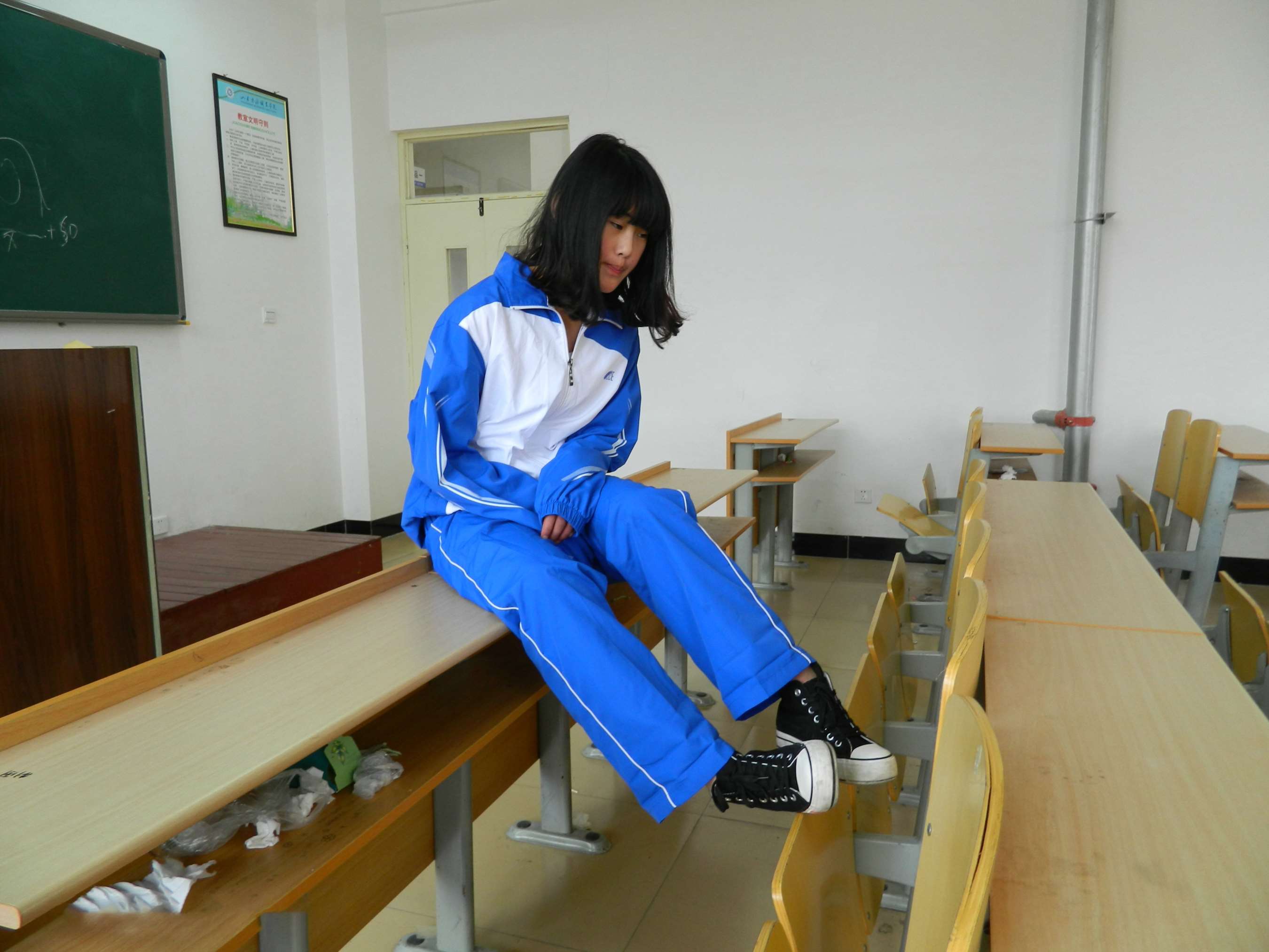 《小北教室校服展嫩足》作品图