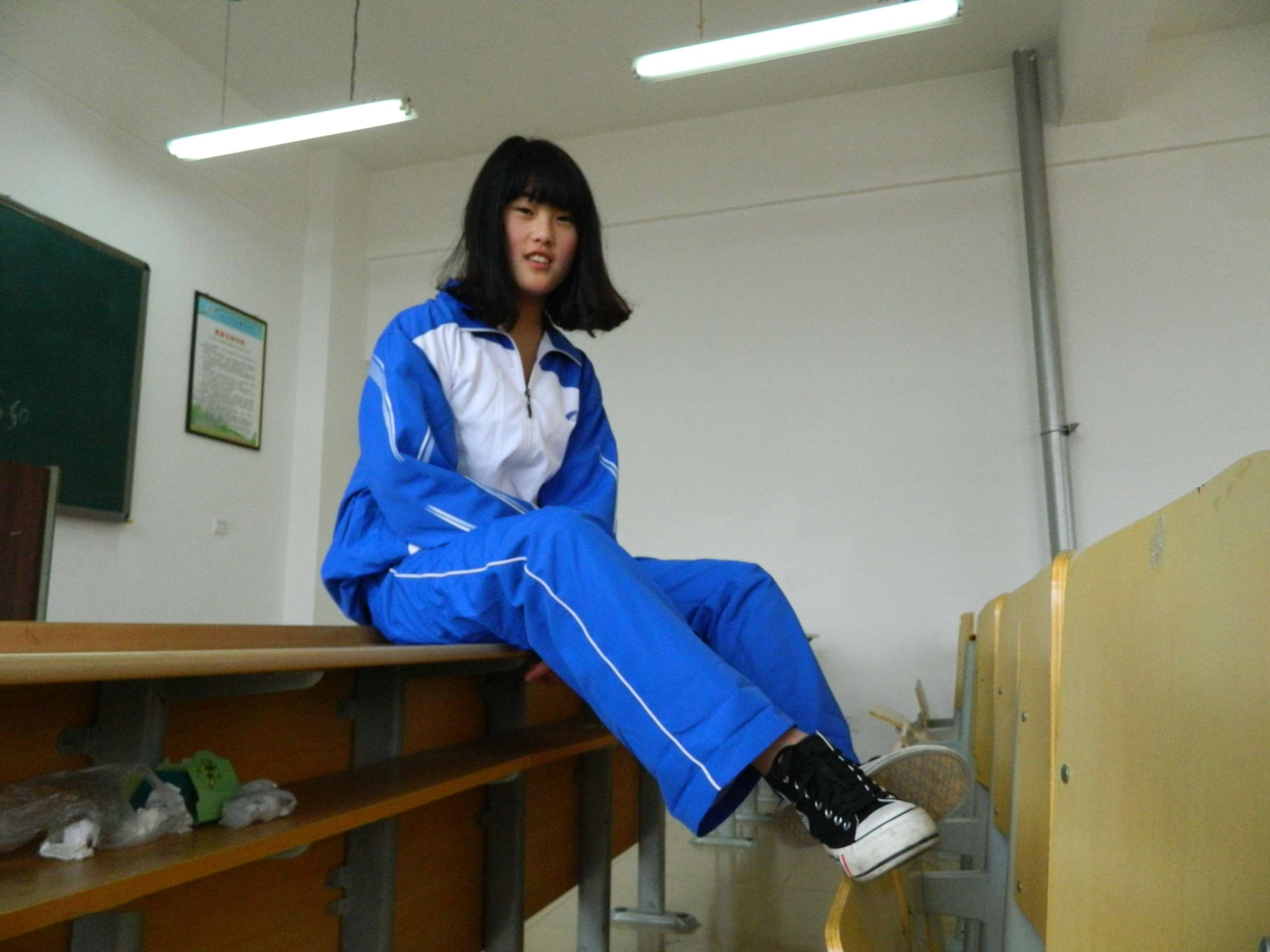 《小北教室校服展嫩足》作品图