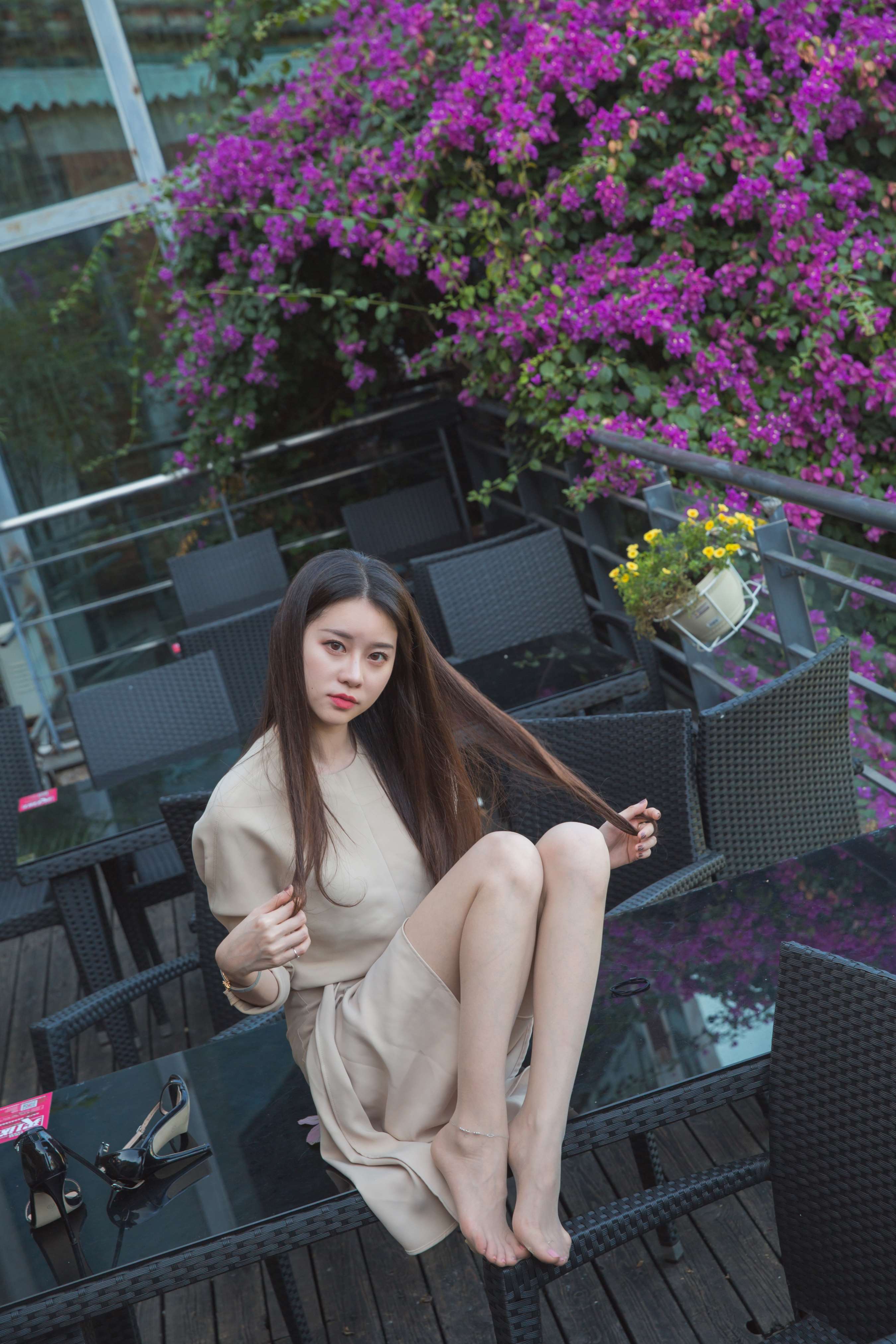 《Sia-风衣玉足&完美曲线》作品图