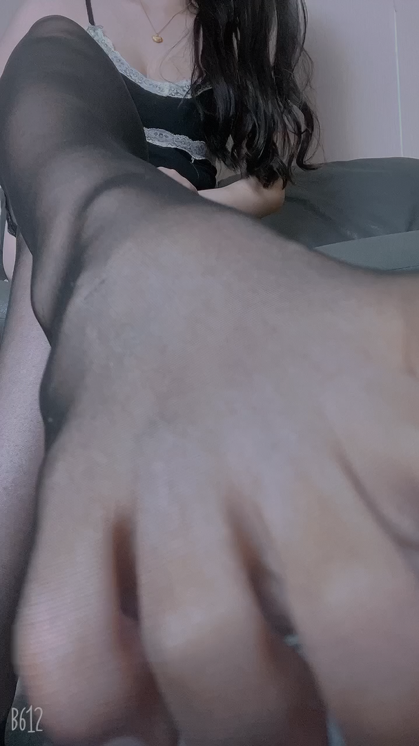 《[视频]直播女神@沐儿睡衣黑丝》作品图