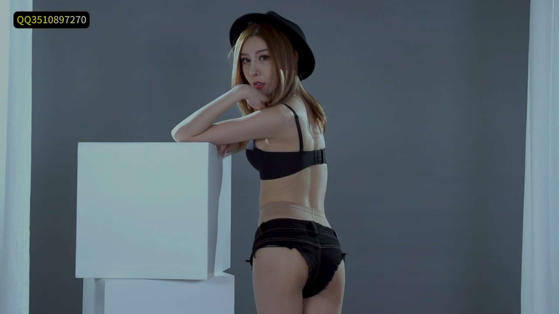 《[视频]肉丝小热裤-兔子》作品图