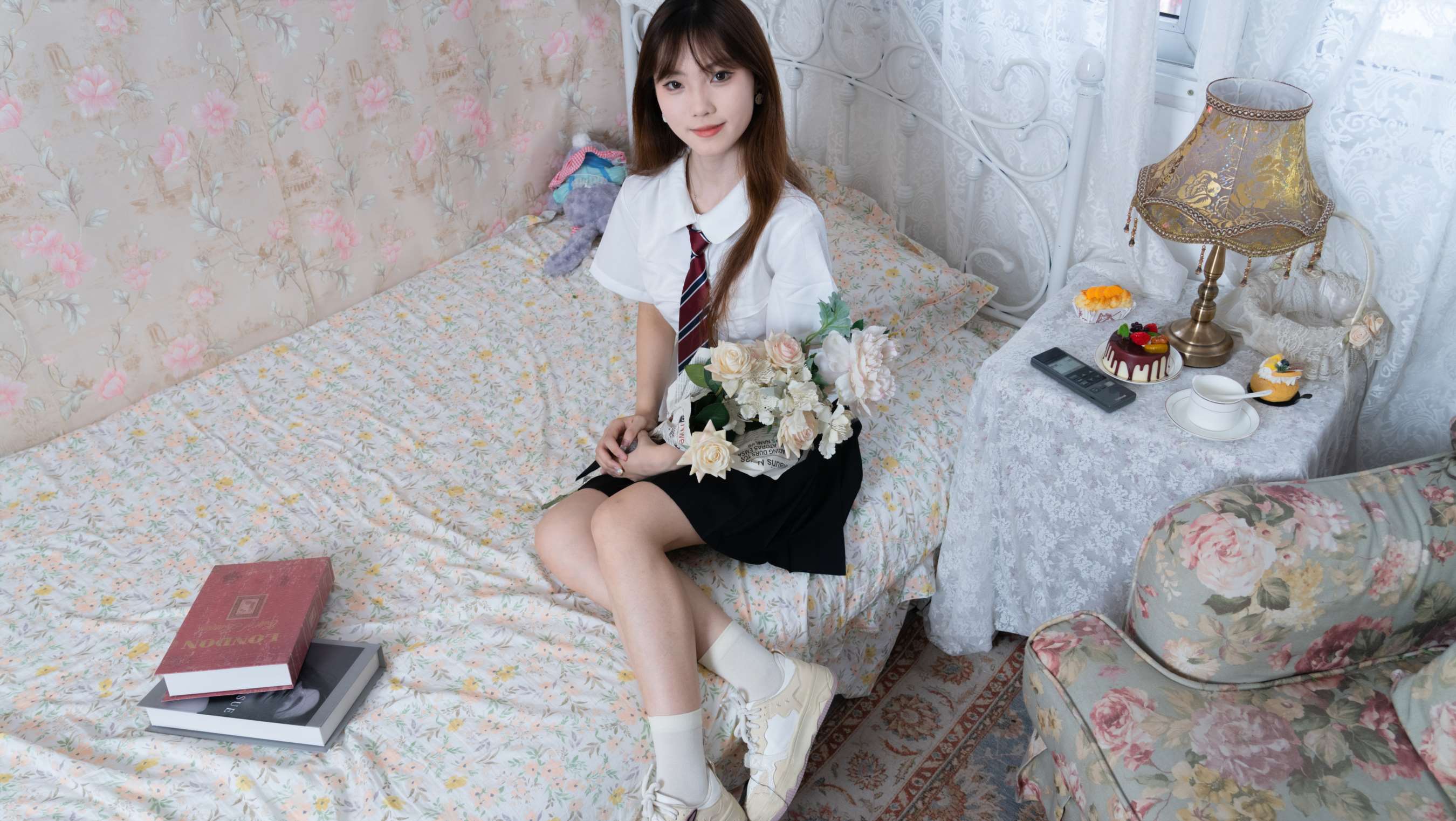 《璇璇-板鞋白棉袜の裸足》作品图